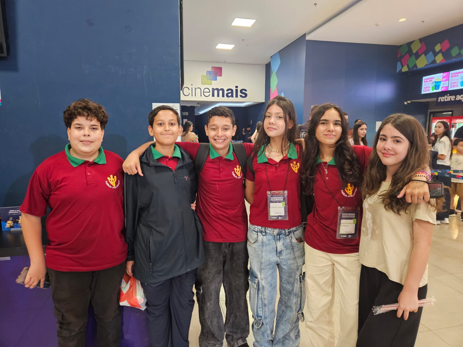 Foto da galeria — Ida da Haley FLL ao cinema