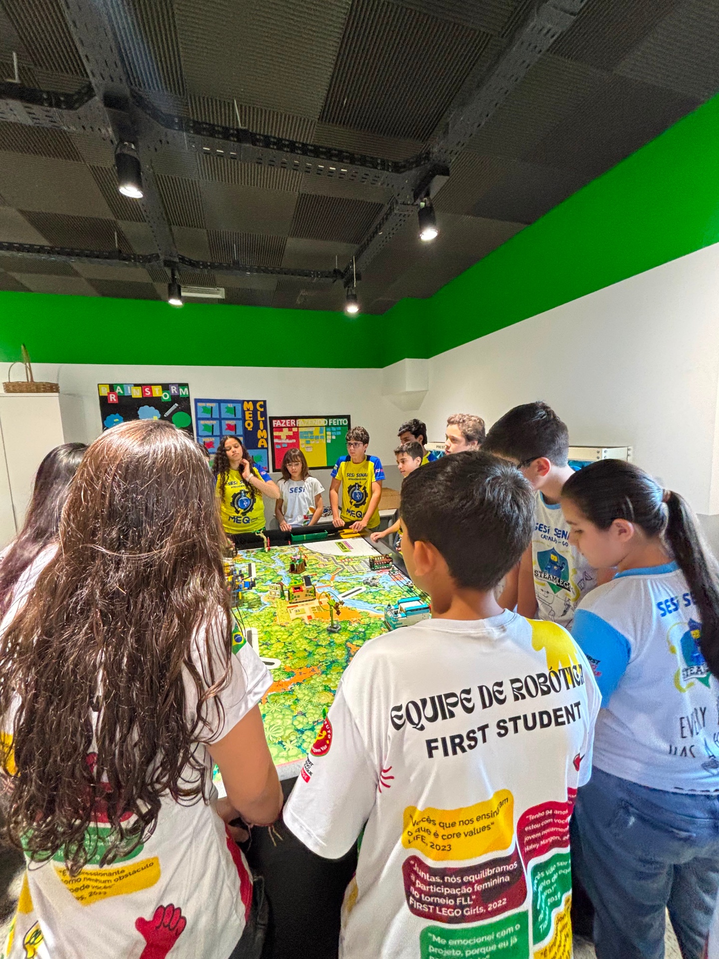 Foto da galeria — Encontro com as equipes MeqLEGO e SteamLEGO